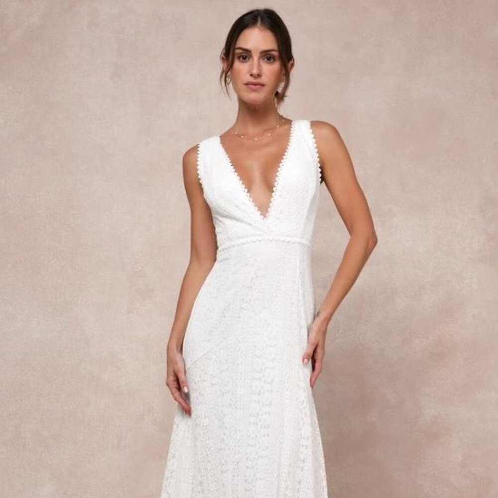 Lulu's Infinite Bliss Ivory Lace Trumpet Wedding Dress